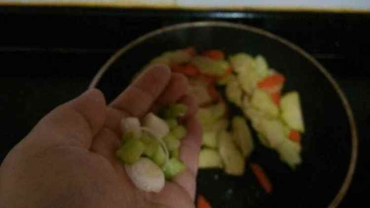【手工美食】素炒菜瓜步骤4