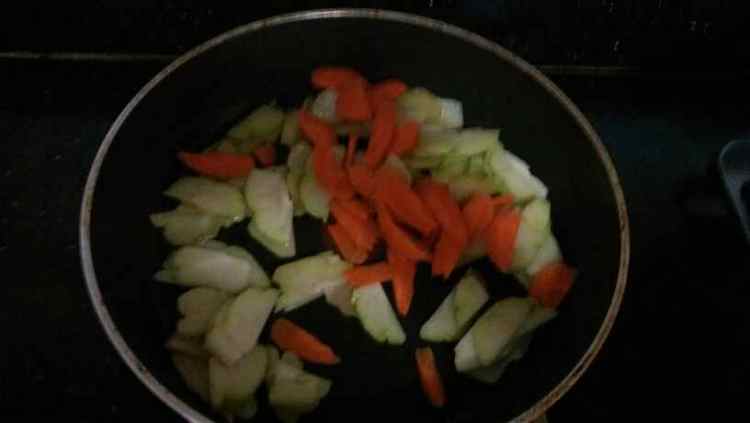 【手工美食】素炒菜瓜步骤3