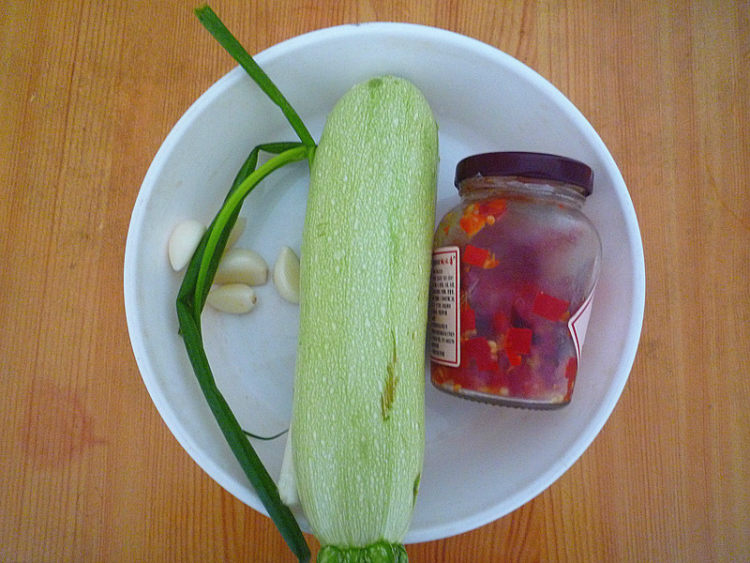 剁椒西葫芦步骤1