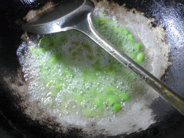 榨菜丝茭白炒毛豆步骤4