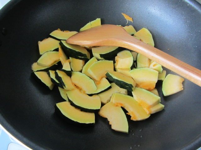 紫苏炒南瓜步骤4