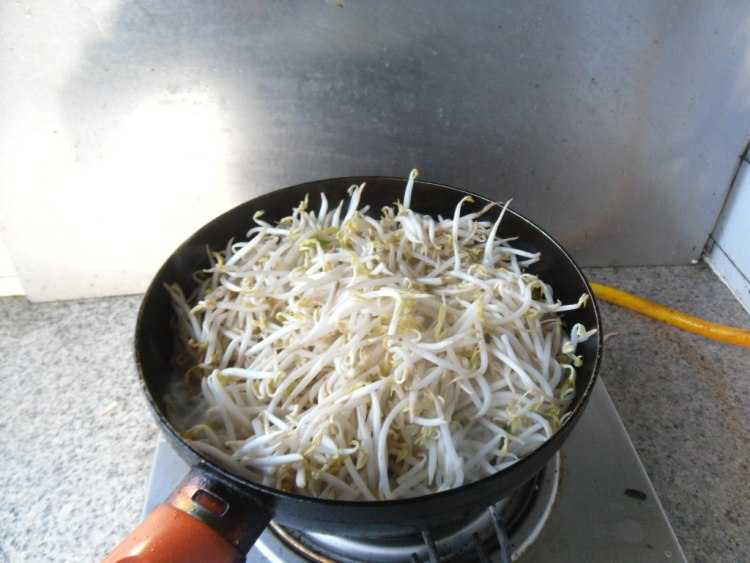 青椒炒豆芽步骤6
