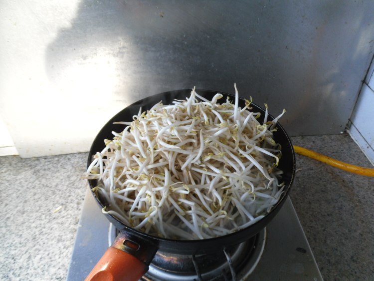 青椒炒豆芽步骤5