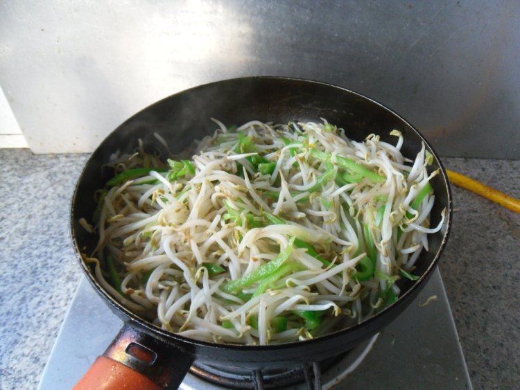 青椒炒豆芽步骤9