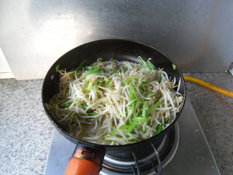 青椒炒豆芽步骤11