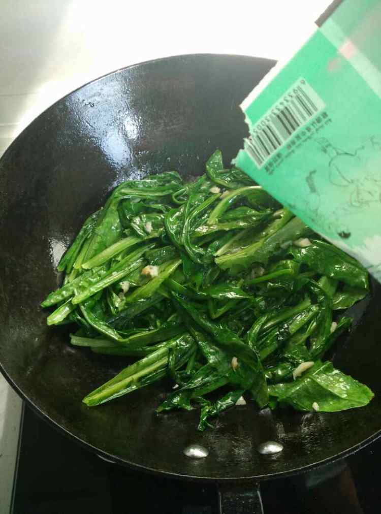 素炒油麦菜步骤5