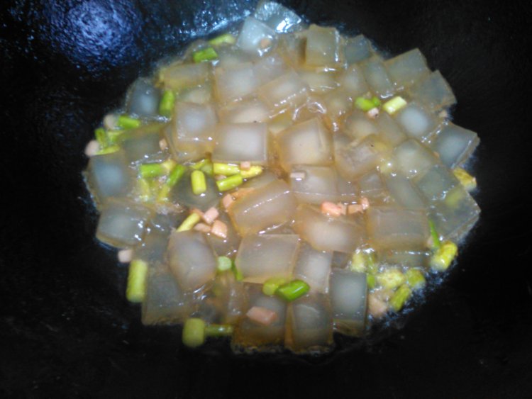 泡菜炒凉粉步骤8