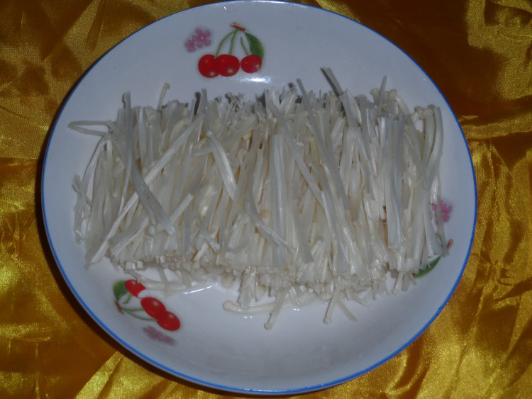 剁椒蒸金针菇步骤1