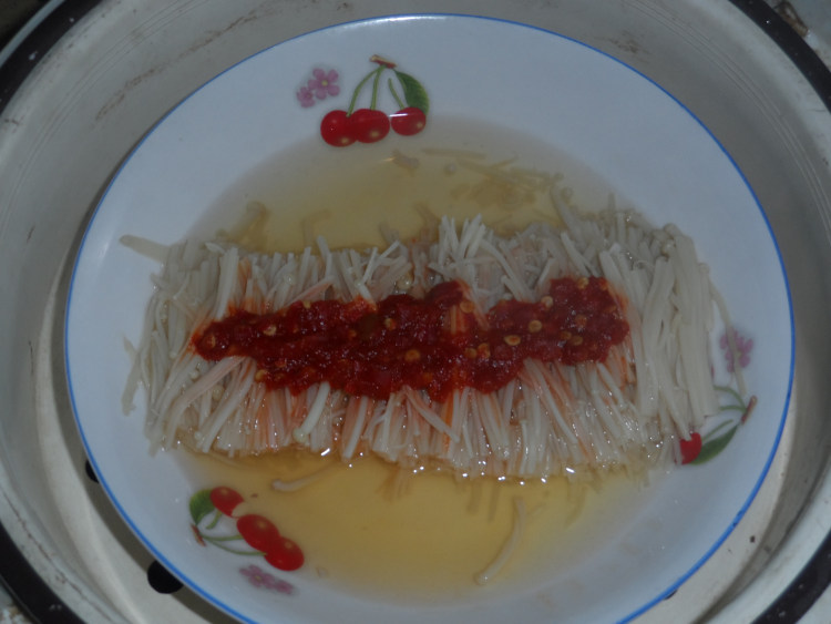 剁椒蒸金针菇步骤4