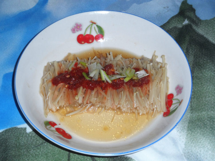 剁椒蒸金针菇步骤5