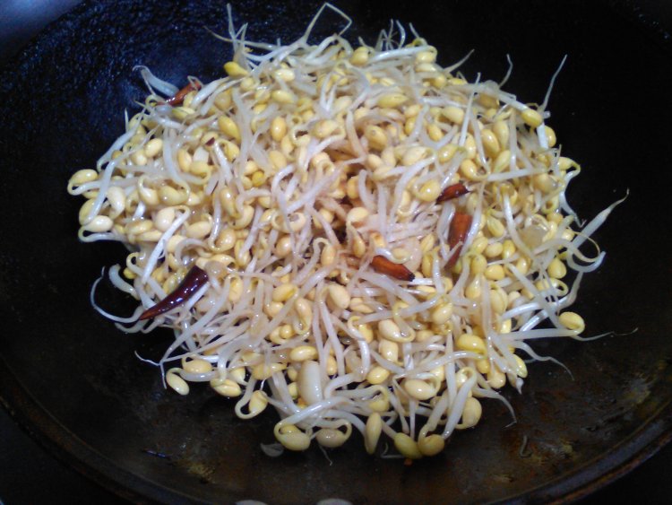 清炒黄豆芽步骤7