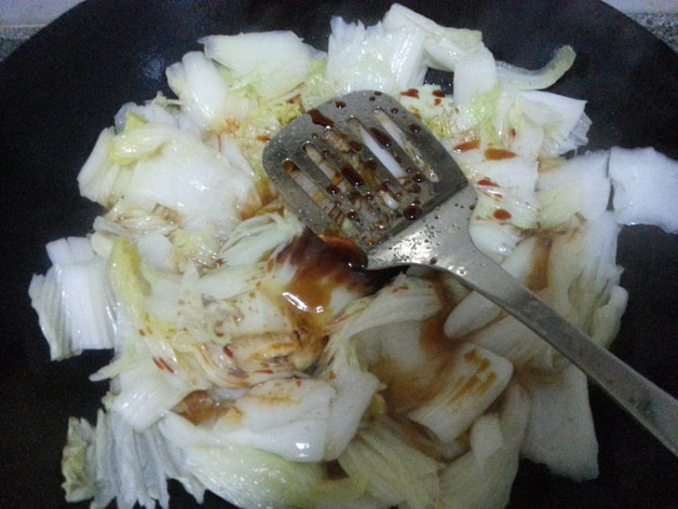 家常炒白菜步骤5