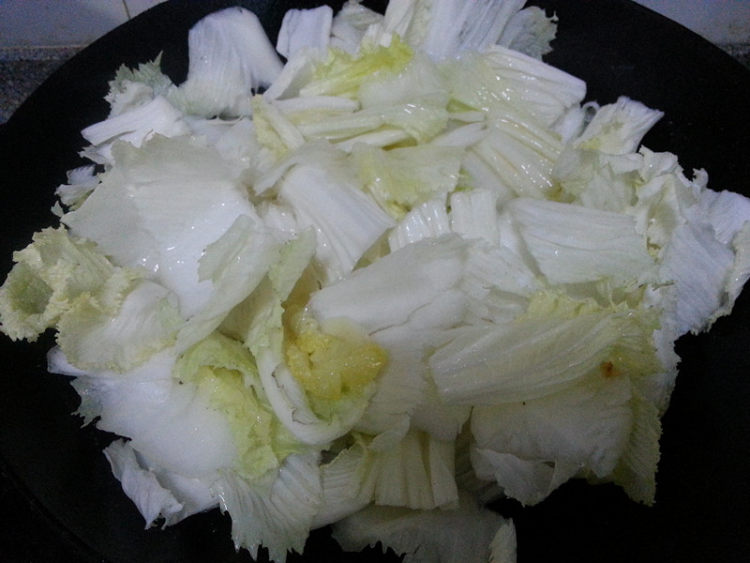 家常炒白菜步骤4