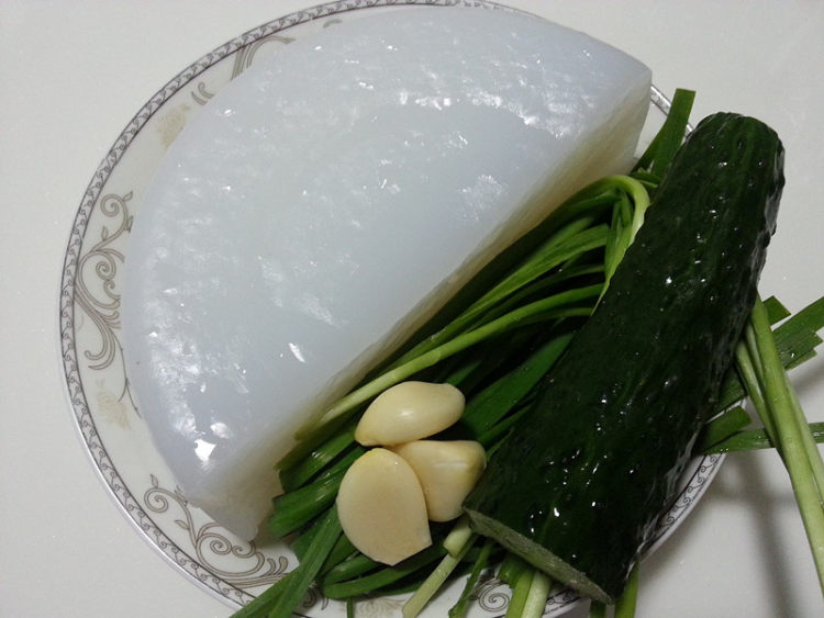 韭菜拌凉粉步骤1