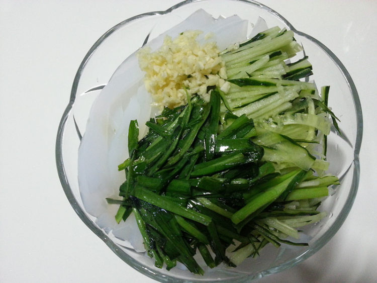 韭菜拌凉粉步骤5