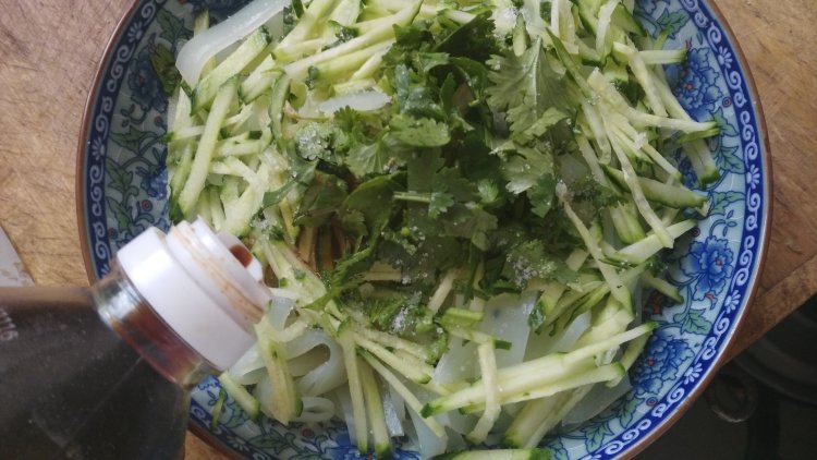 青瓜丝拌凉皮步骤7