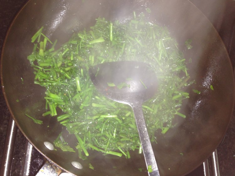 清炒水芹菜步骤6