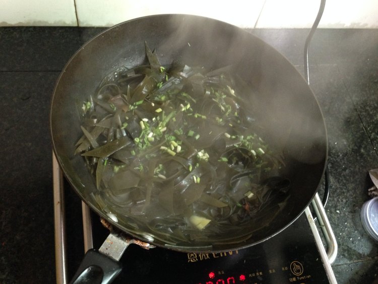 清炒海带丝步骤7