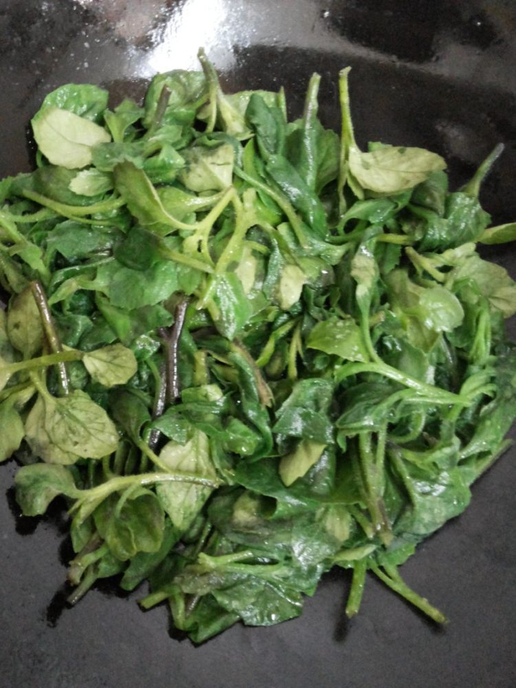 清炒白毛菜步骤3