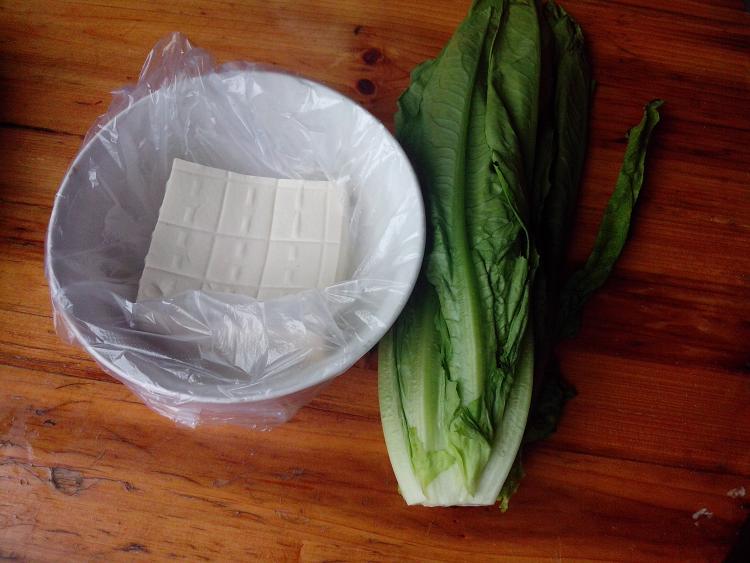油麦菜烧豆腐步骤1
