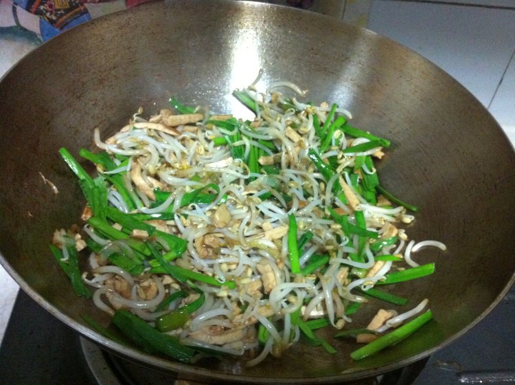 豆芽炒香干步骤8