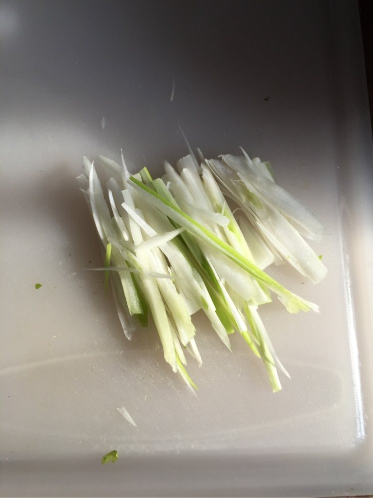 大葱炒茼蒿步骤2