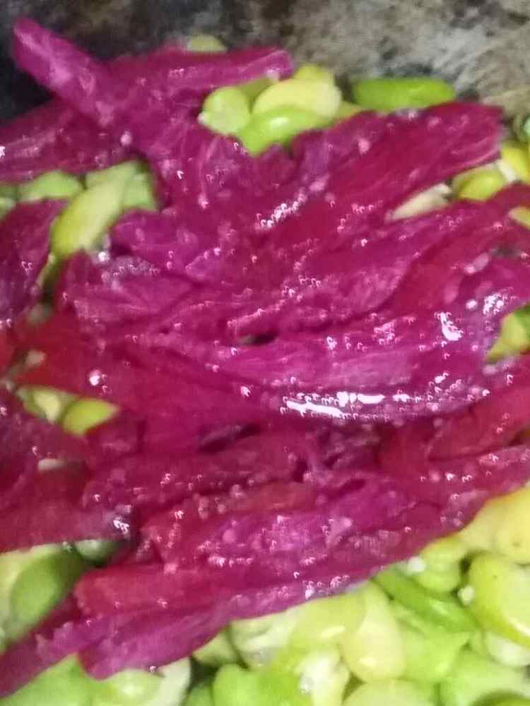 火龙果皮拌蚕豆步骤5