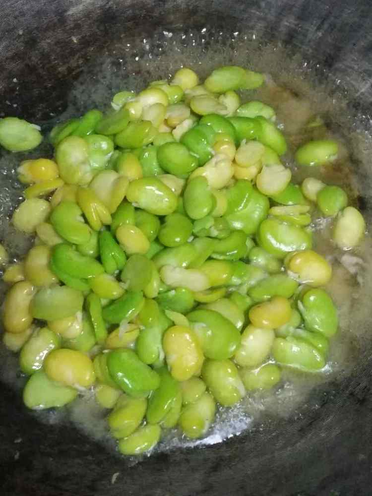 火龙果皮拌蚕豆步骤3