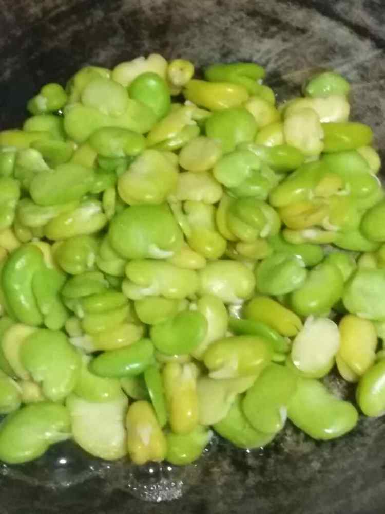 火龙果皮拌蚕豆步骤4