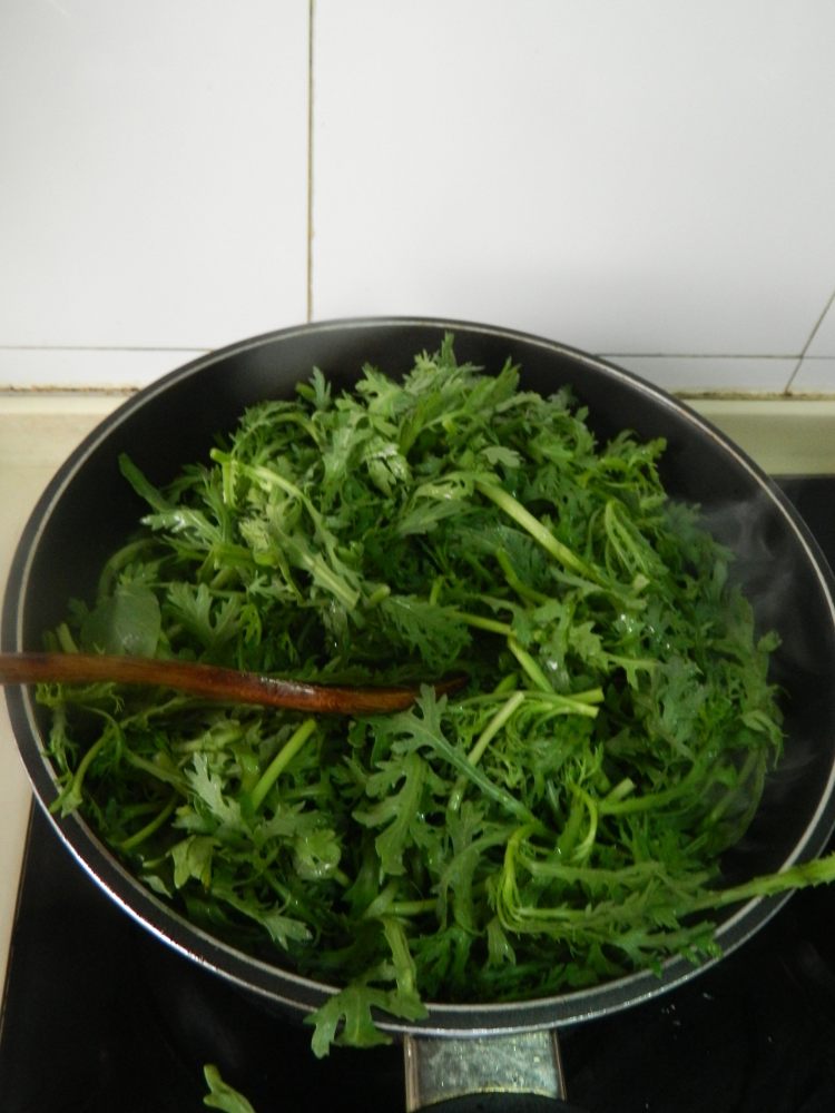 蚝油茼蒿步骤4