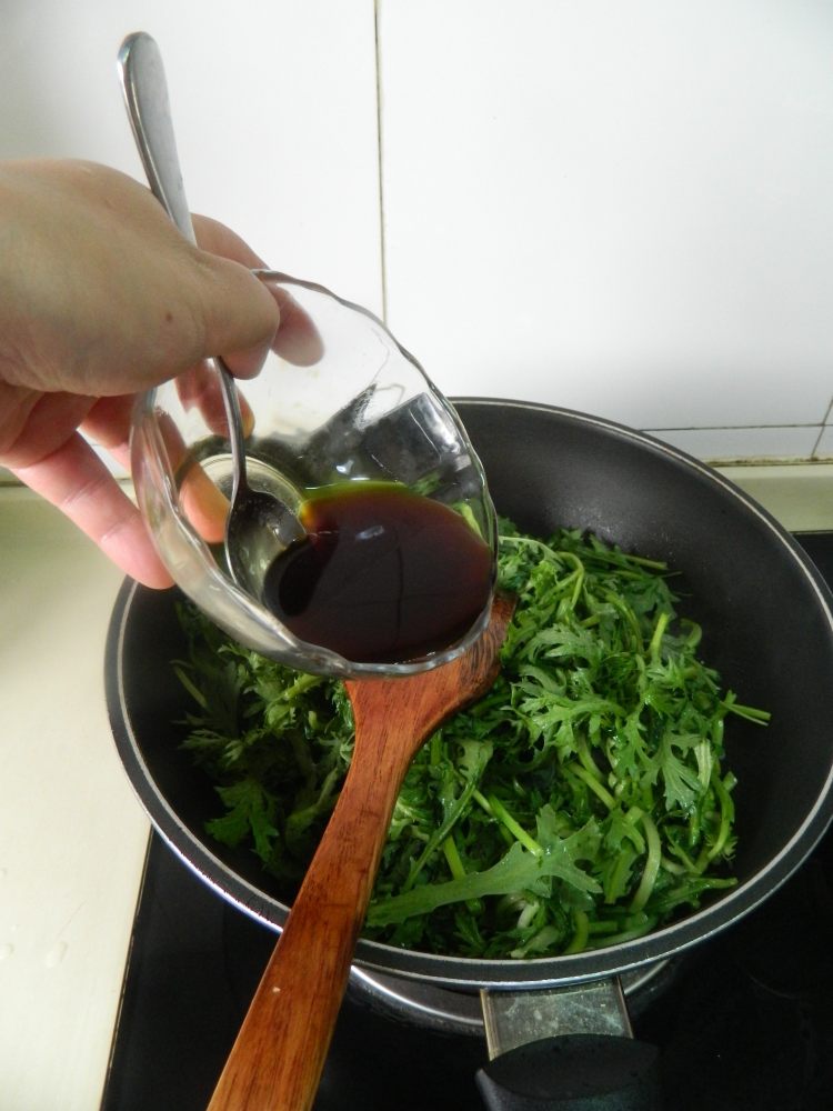 蚝油茼蒿步骤5