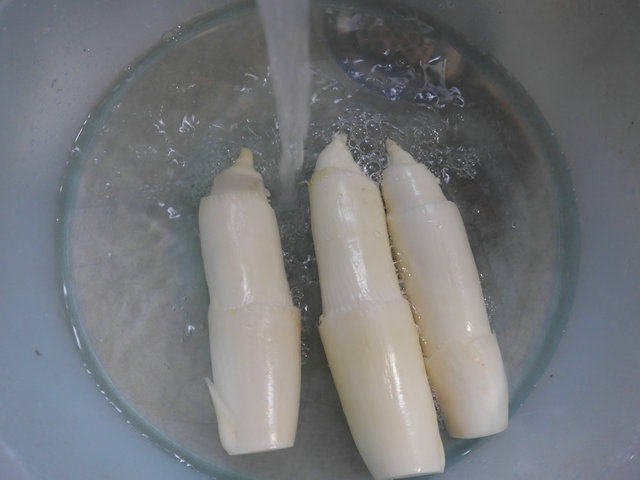 香糟茭白小素鸡步骤2