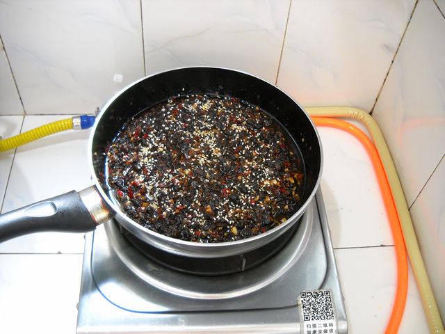 剁椒芝麻豆豉酱步骤11
