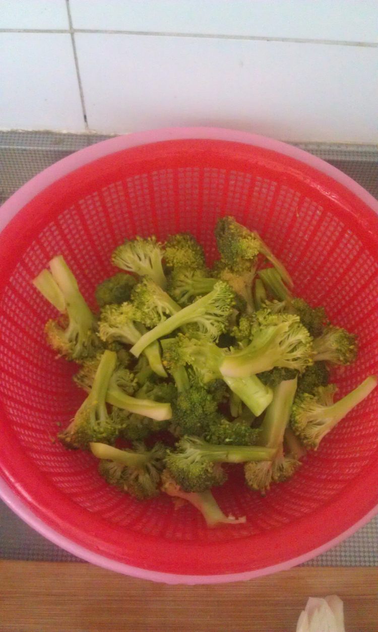 西兰花炒杏鲍菇步骤1