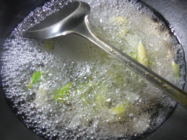 雪菜雷笋炒蚕豆步骤5