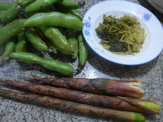 雪菜雷笋炒蚕豆步骤1
