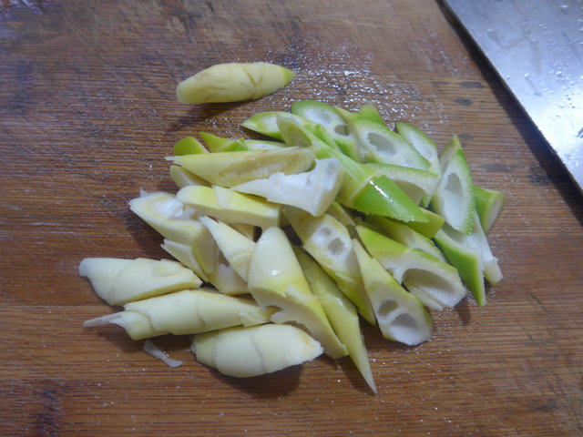 雪菜雷笋炒蚕豆步骤4