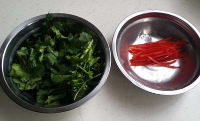 香菜拌豆腐皮步骤2