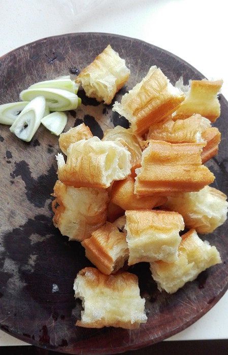 包菜炒油条步骤2