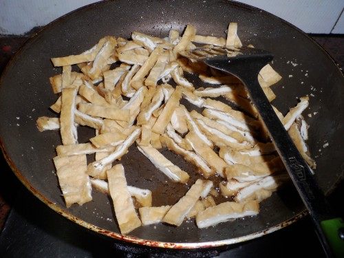 木耳豆腐干炒杏鲍菇步骤2