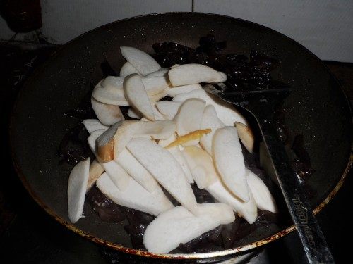 木耳豆腐干炒杏鲍菇步骤4