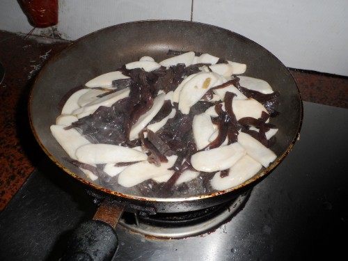 木耳豆腐干炒杏鲍菇步骤5