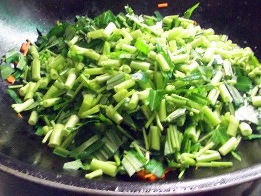 胡萝卜炒通菜步骤5