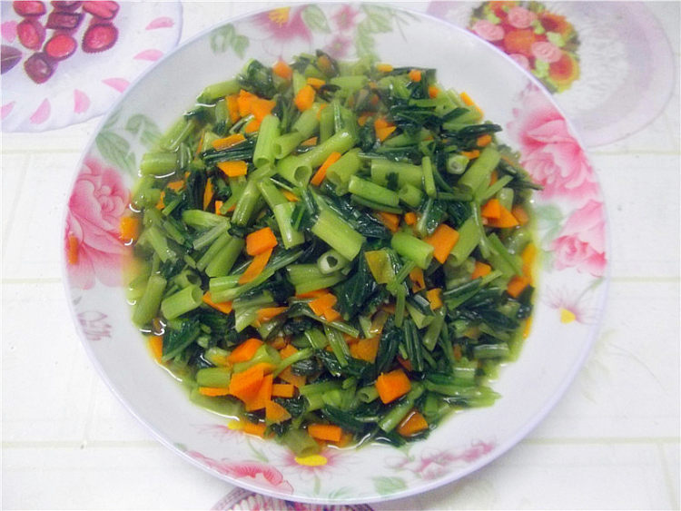 胡萝卜炒通菜步骤8