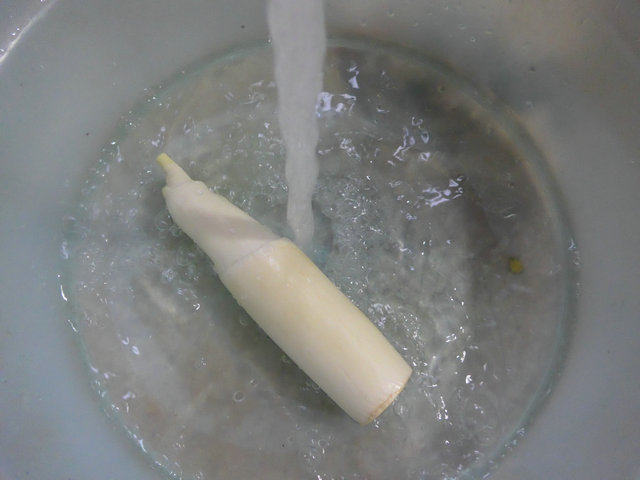 雪菜茭白炒毛豆步骤3
