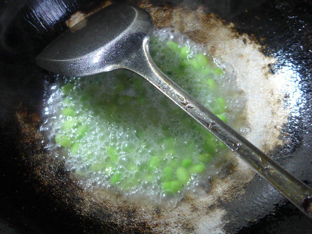 雪菜茭白炒毛豆步骤6