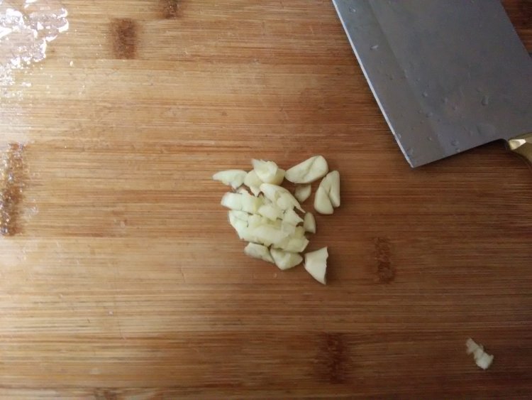 炝拌生菜步骤2
