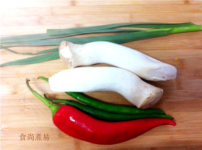 香辣杏鲍菇丁步骤1