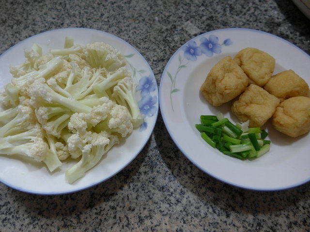 油豆腐炒花菜步骤1