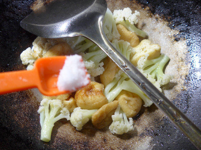 油豆腐炒花菜步骤8